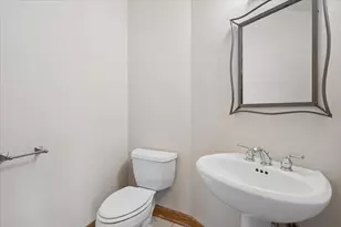 1757 W Newport Ave, Chicago, IL 60657 - Photo 9