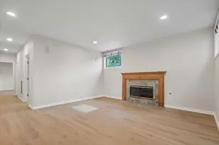 1757 W Newport Ave, Chicago, IL 60657 - Photo 23