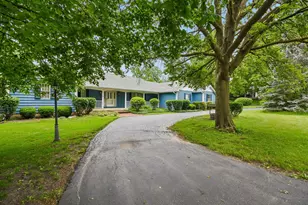 6S155 W Ridge Dr, Aurora, IL 60506 - Photo 3