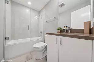 1203 W Superior St, Chicago, IL 60642 - Photo 23