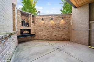 1203 W Superior St, Chicago, IL 60642 - Photo 25