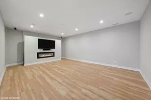 1203 W Superior St, Chicago, IL 60642 - Photo 19