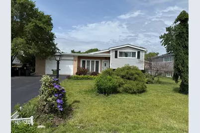 212 Valerie Court, Glenview, IL 60025 - Photo 1