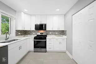 225 Bode Rd, Hoffman Estates, IL 60169 - Photo 3