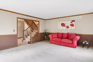 39W550 Deerpath Rd, Aurora, IL 60506 - Photo 3