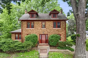 32 School St, Geneva, IL 60134 - Photo 1