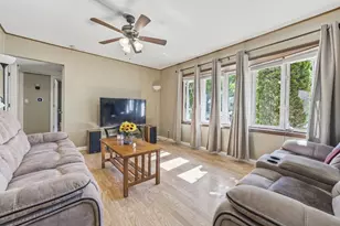 121 S Archer Rd, Mundelein, IL 60060 - Photo 3