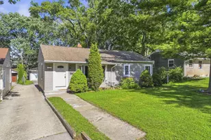 121 S Archer Rd, Mundelein, IL 60060 - Photo 1
