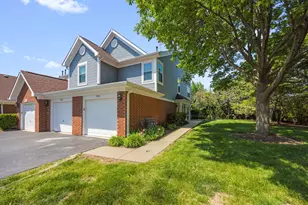 1500 Thornfield Ln, Roselle, IL 60172 - Photo 1