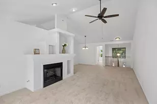 888 Riding Ln, Saint Charles, IL 60174 - Photo 5