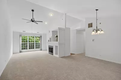 888 Riding Lane #888, Saint Charles, IL 60174 - Photo 3