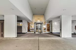 201 E Chestnut St, Chicago, IL 60611 - Photo 17
