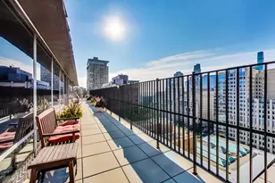 201 E Chestnut St, Chicago, IL 60611 - Photo 13