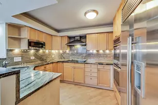 201 E Chestnut St, Chicago, IL 60611 - Photo 33
