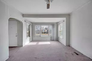 9352 S Woodlawn Ave, Chicago, IL 60619 - Photo 23