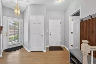1051 W Sutton Ct, Palatine, IL 60067 - Photo 3