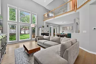 1051 W Sutton Ct, Palatine, IL 60067 - Photo 5