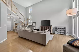 1051 W Sutton Ct, Palatine, IL 60067 - Photo 7