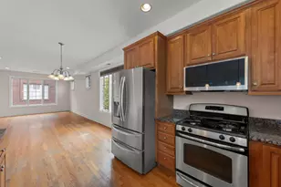 9521 Shields Ave, Brookfield, IL 60513 - Photo 7