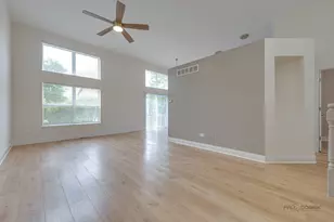 386 Gladstone Ln, Elgin, IL 60120 - Photo 5