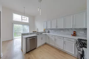 386 Gladstone Ln, Elgin, IL 60120 - Photo 3
