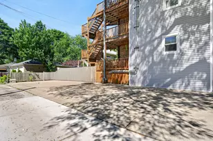4308 W Waveland Ave, Chicago, IL 60641 - Photo 29