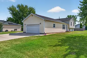 909 Northfield Ave, Harvard, IL 60033 - Photo 1
