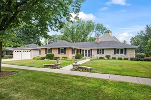518 S See-Gwun Ave, Mount Prospect, IL 60056 - Photo 1
