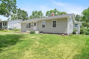 7665 Sprucewood Ave, Woodridge, IL 60517 - Photo 3