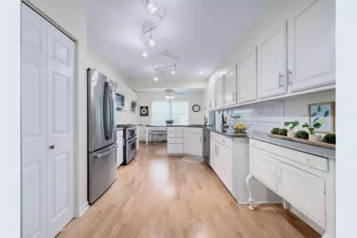 30W032 Laurel Court, Warrenville, IL 60555 - Photo 13