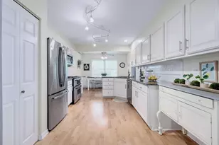 30W032 Laurel Ct, Warrenville, IL 60555 - Photo 13