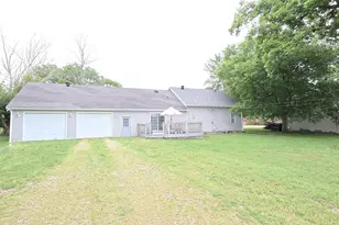 230 Fairfax St, Carlyle, IL 62231 - Photo 27