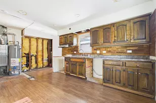 8133 S 85th Ct, Justice, IL 60458 - Photo 5