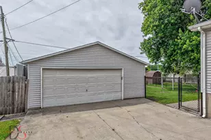 215 De Soto St, Ottawa, IL 61350 - Photo 21