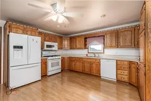 215 De Soto St, Ottawa, IL 61350 - Photo 3
