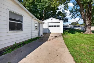 102 N Woodlawn St, Downs, IL 61736 - Photo 31