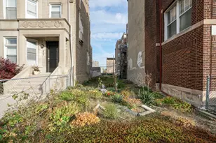 428 E 44th St, Chicago, IL 60653 - Photo 1