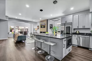 8030 S Constance Ave, Chicago, IL 60617 - Photo 7