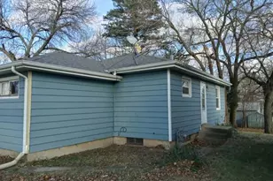 2416 Ashland Ave, Rockford, IL 61101 - Photo 3