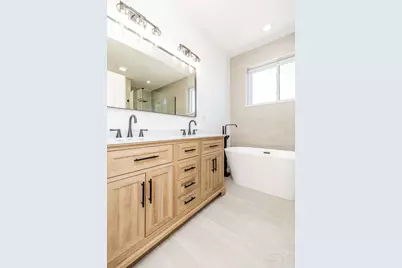 544 N Lawndale Avenue, Chicago, IL 60624 - Photo 33