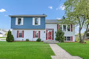 439 E Morse Ave, Bartlett, IL 60103 - Photo 1