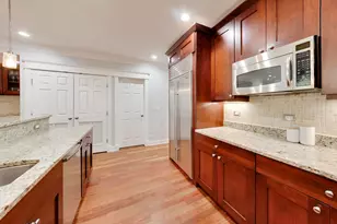 844 W Roscoe St, Chicago, IL 60657 - Photo 11