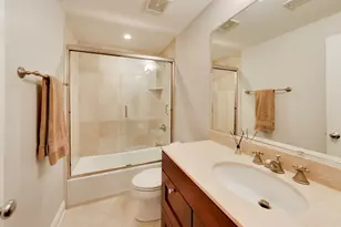 844 W Roscoe St, Chicago, IL 60657 - Photo 21