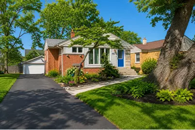 882 Hillside Avenue, Glen Ellyn, IL 60137 - Photo 1