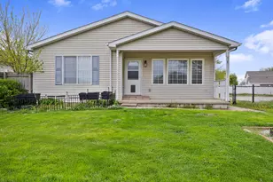426 Bramble St, Manteno, IL 60950 - Photo 1