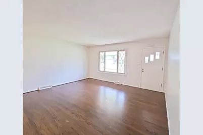 400 Phyllis Avenue, Rochelle, IL 61068 - Photo 3