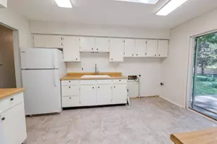 400 Phyllis Ave, Rochelle, IL 61068 - Photo 7