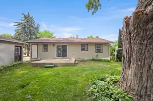 400 Phyllis Ave, Rochelle, IL 61068 - Photo 5