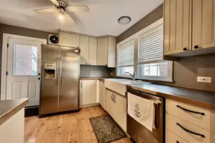 9210 S Trumbull Ave, Evergreen Park, IL 60805 - Photo 11
