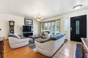 2001 Plainfield Dr, Des Plaines, IL 60018 - Photo 5
